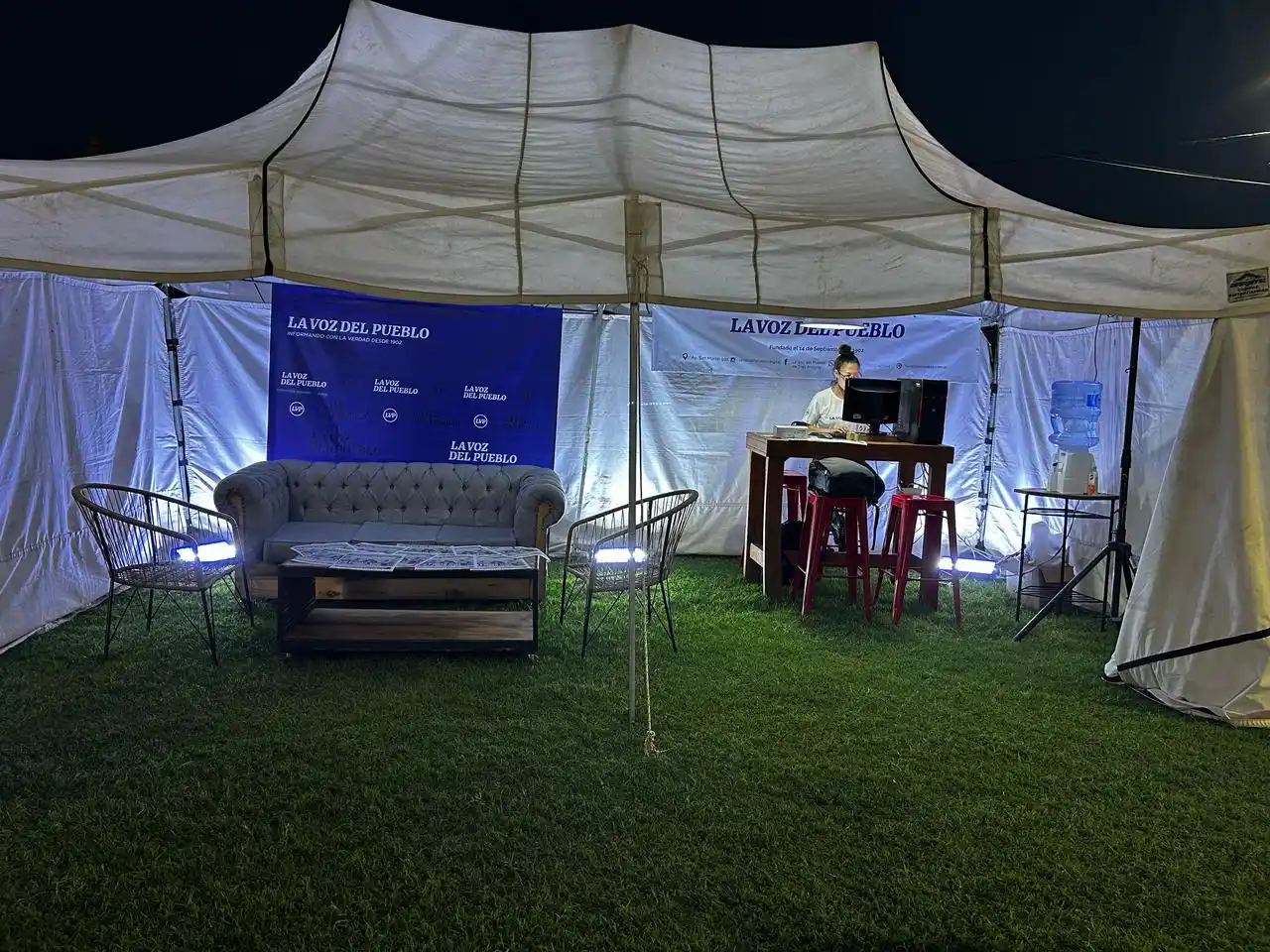 El stand de La Voz del Pueblo en la Fiesta del Trigo
