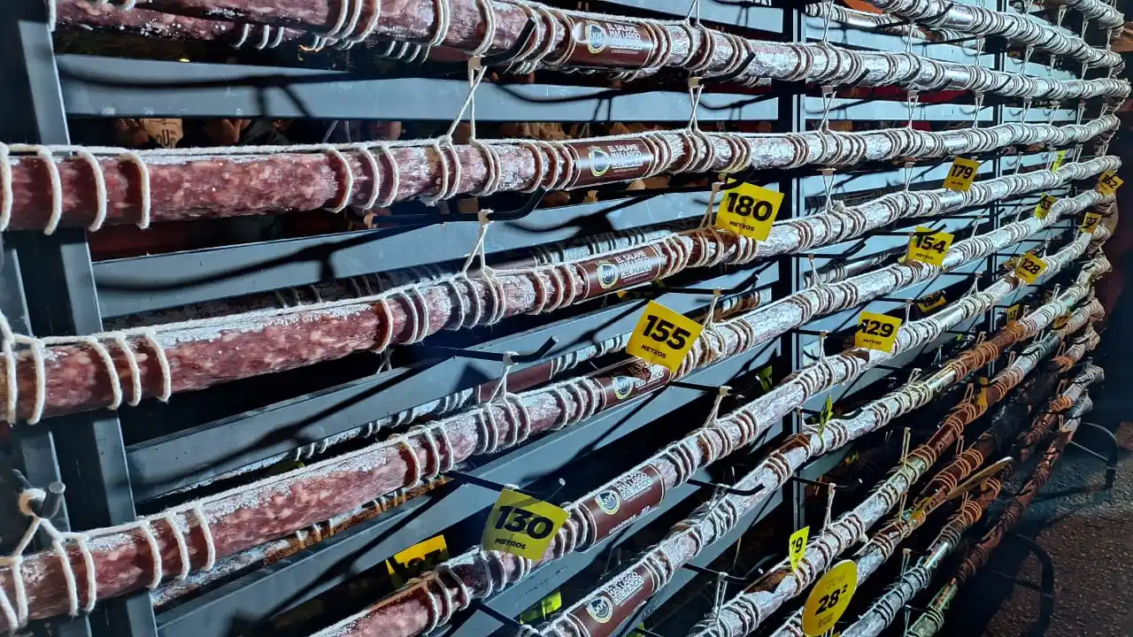Tandil recuperó el récord del salame más largo del mundo