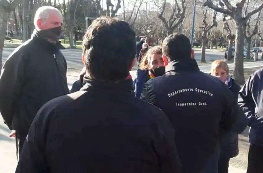 Feriantes de Plaza Rocha tras meses sin trabajar: "No hablamos de pagar luz y gas, sino de comer"