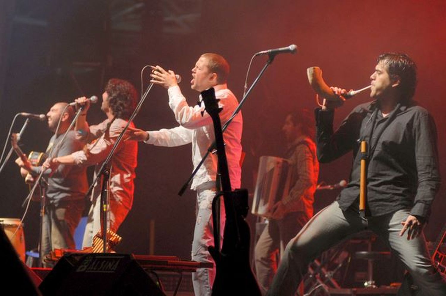 Los Tekis y Los Huayra, en la primera noche del Festival de Baradero