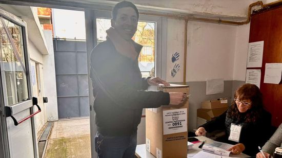 Ariel Bordaisco, segundo candidato a concejal de Nuevos Aires en Mar del Plata, votó y destacó "el valor del voto"