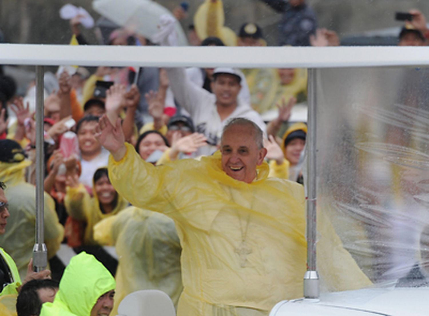 El Papa con  las víctimas del  Tifón Yolanda