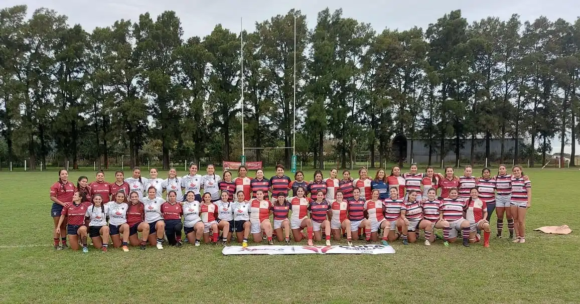 Hermosa jornada de rugby femenino en Rosario.