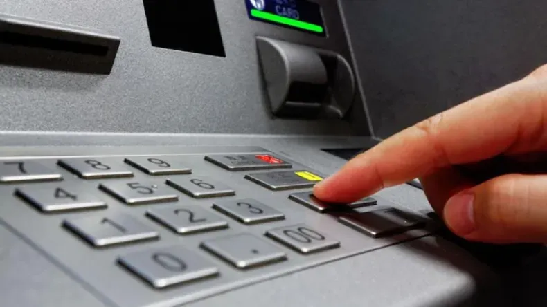 Crisis: se cerraron más de 60.000 cuentas sueldo en abril