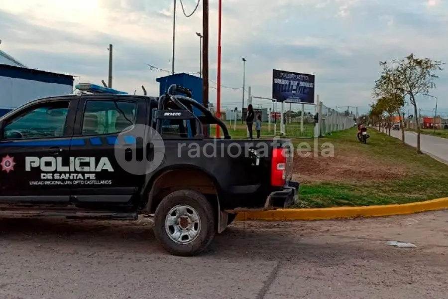 Preocupante: hinchas de Libertad de Sunchales intentaron robarles las armas a los efectivos policiales