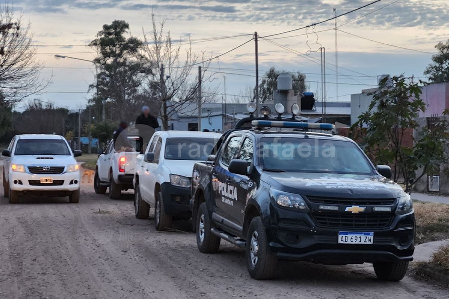 Finalizaron los allanamientos en barrio 2 de Abril con importantes resultados: al menos tres detenidos
