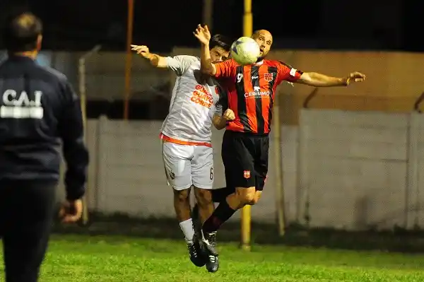 Central Entrerriano fue eficaz y dejó sin invicto a Independiente