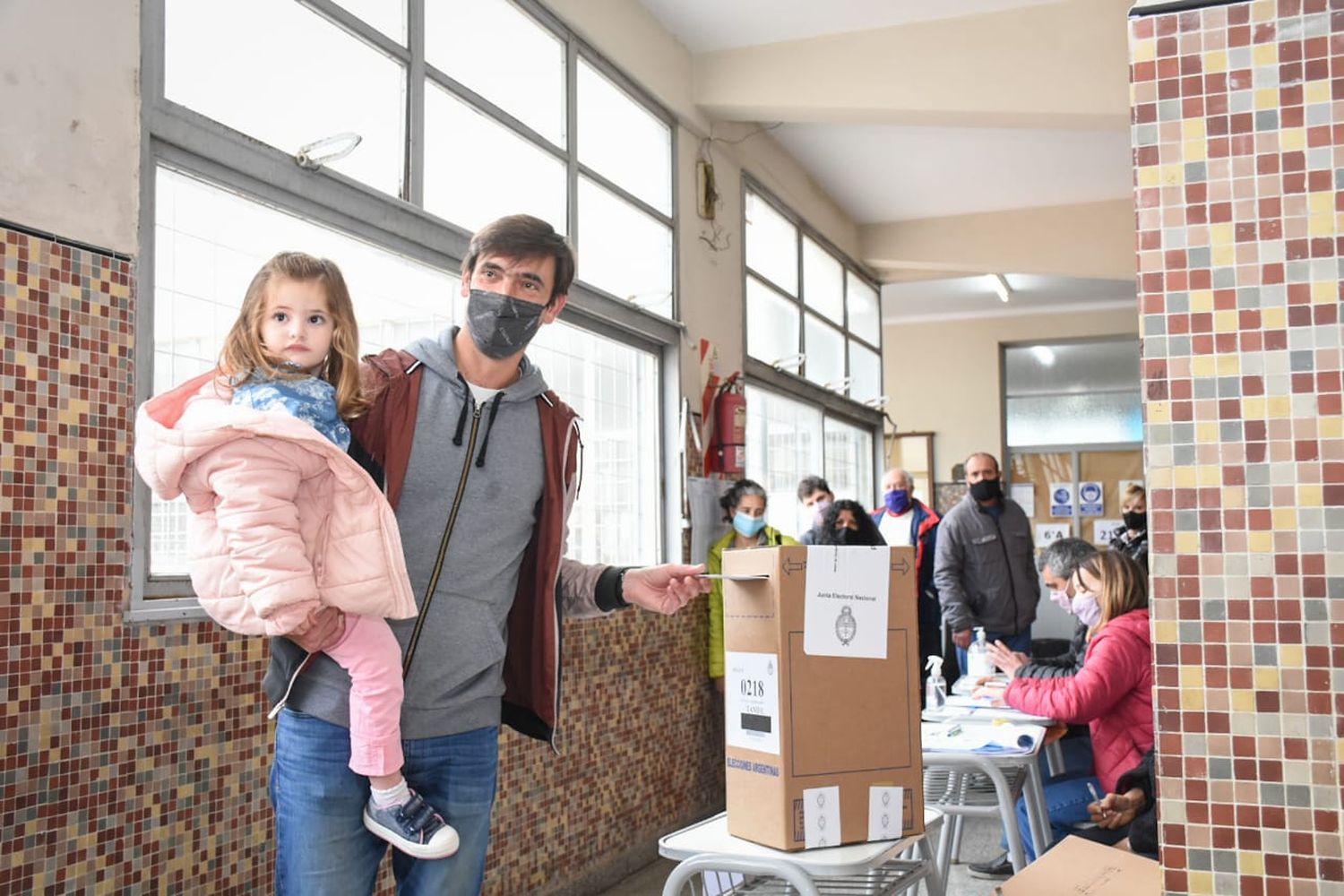 Con la expectativa de sumar votos para llegar a la Cámara de Diputados, Iparraguirre emitió su sufragio