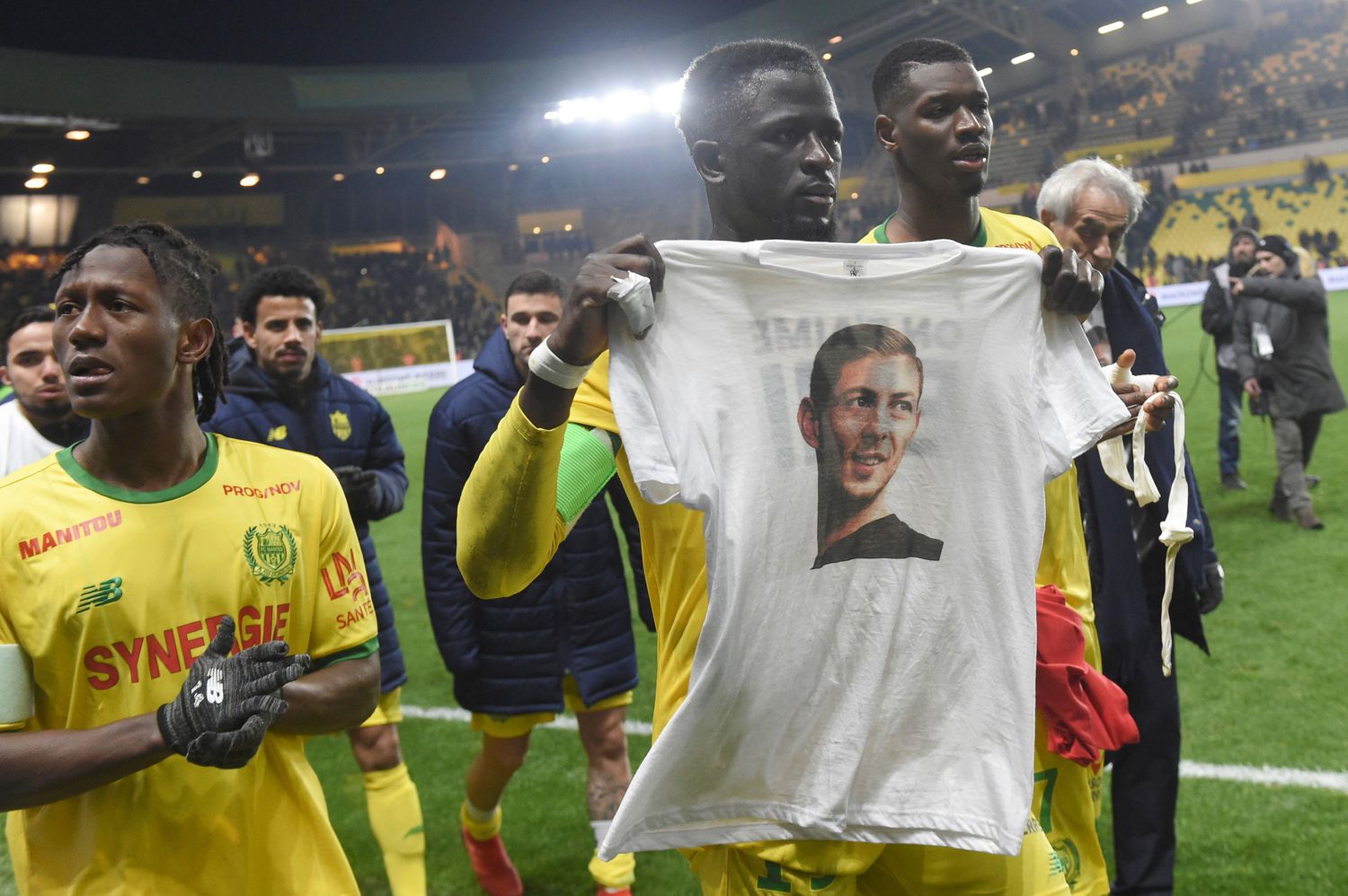 Otro homenaje, durante la igualdad de Nantes