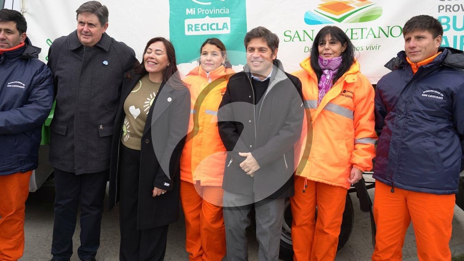 Kicillof llegó acompañado por la comitiva oficial