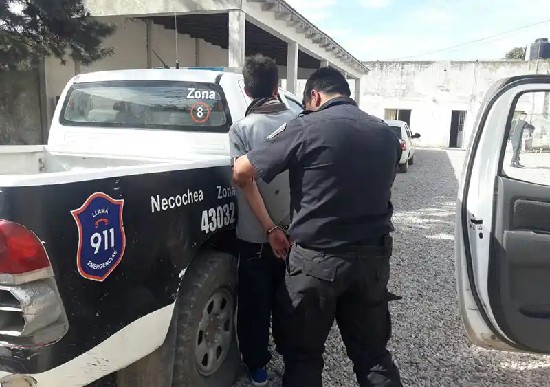 Huía con dos televisores bajo el brazo pero lo detuvieron