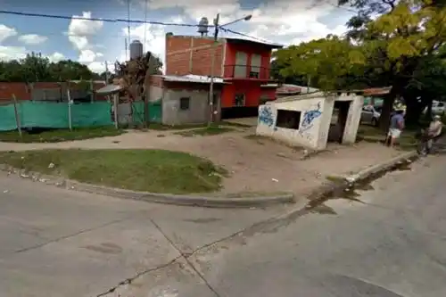 Un policía mata a un ladrón en una parada de colectivos en Moreno
