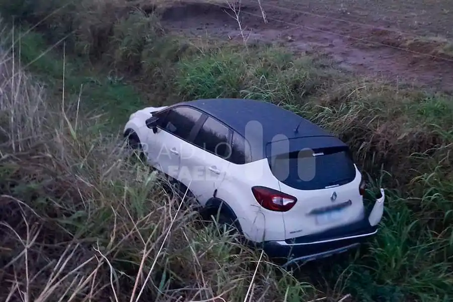 Encontraron abandonada en una zanja una camioneta relacionada con varios hechos delictivos