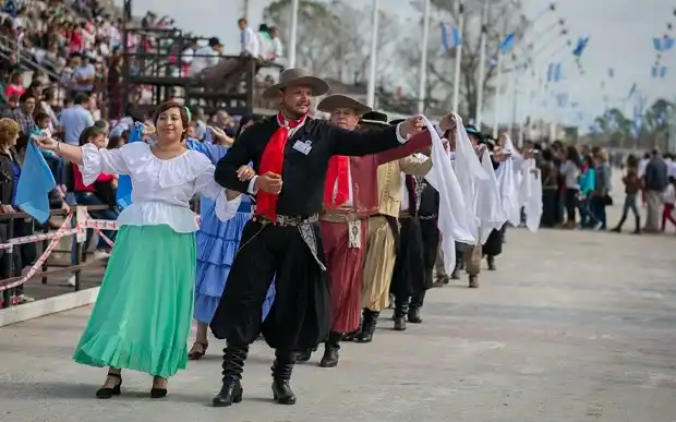 Gualeguaychú celebrará el 25 de Mayo con un baile de más de 2 mil personas 