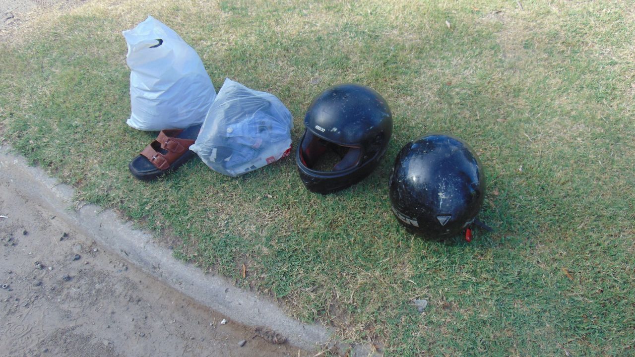 Los cascos y algunos elementos fueron encontrados en el lugar el hecho.