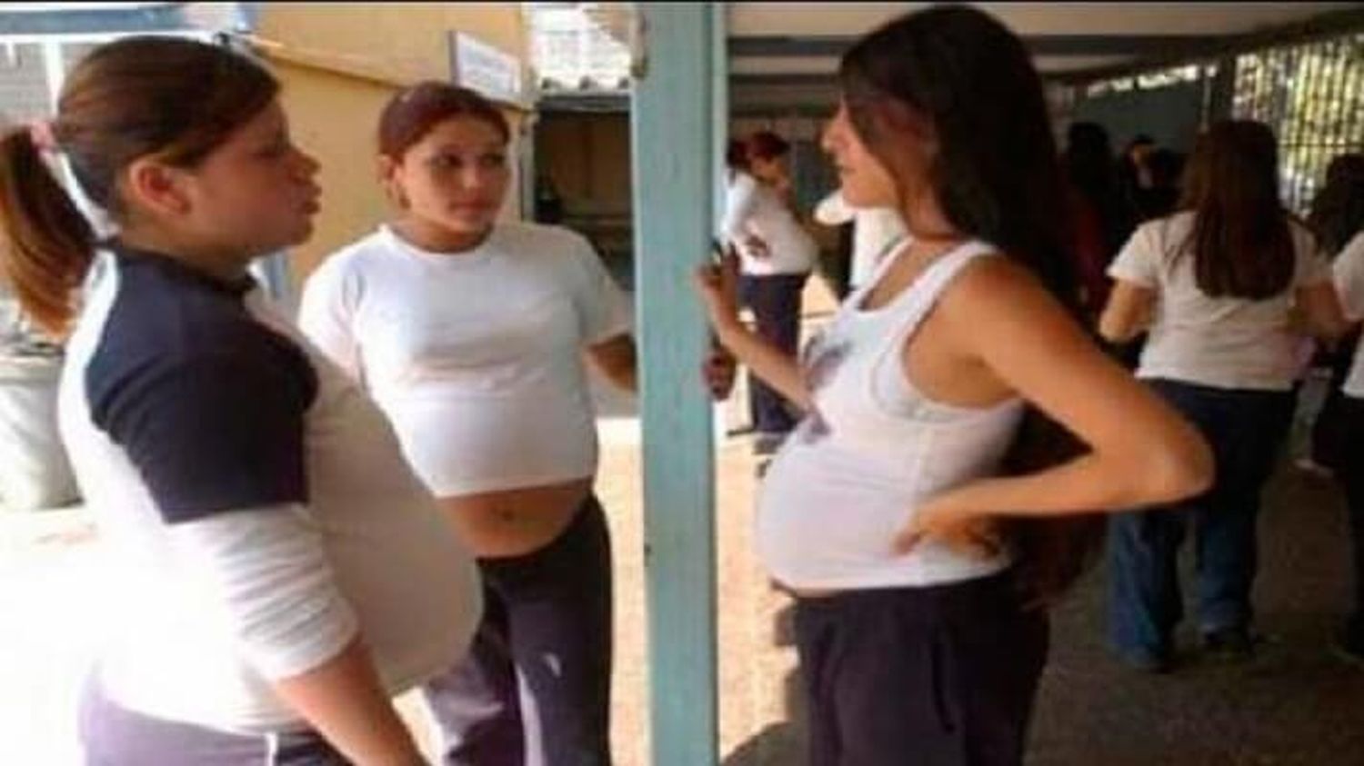NIÑAS MADRES y sin educación:  riesgos que se corren en la frontera entre Venezuela y Colombia