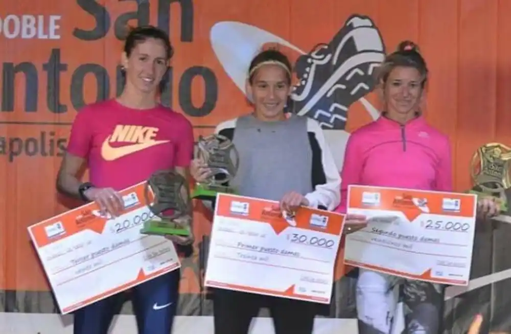 María Luján Urrutia se subió al podio en Uruguay