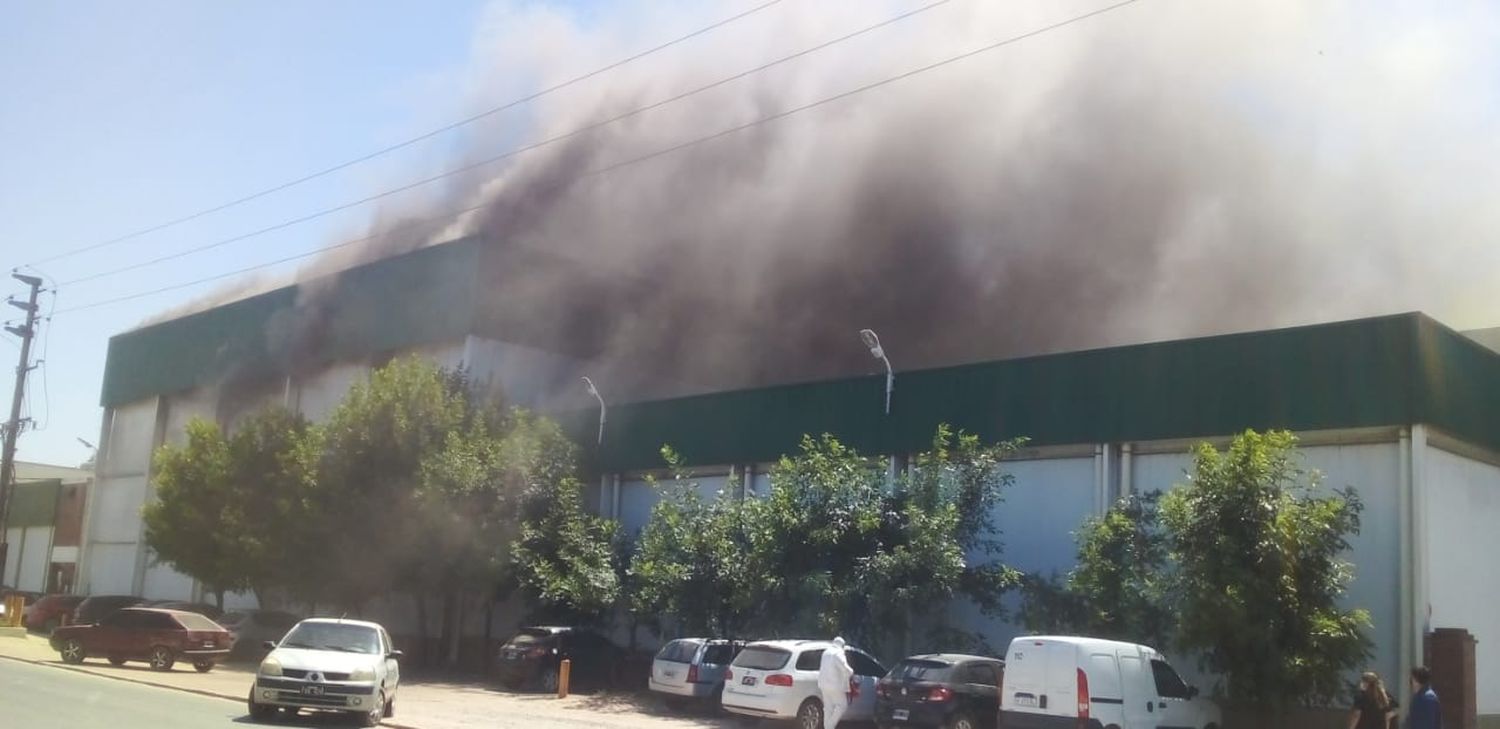 Soychú: un voraz incendio destruyó la planta frigorífica