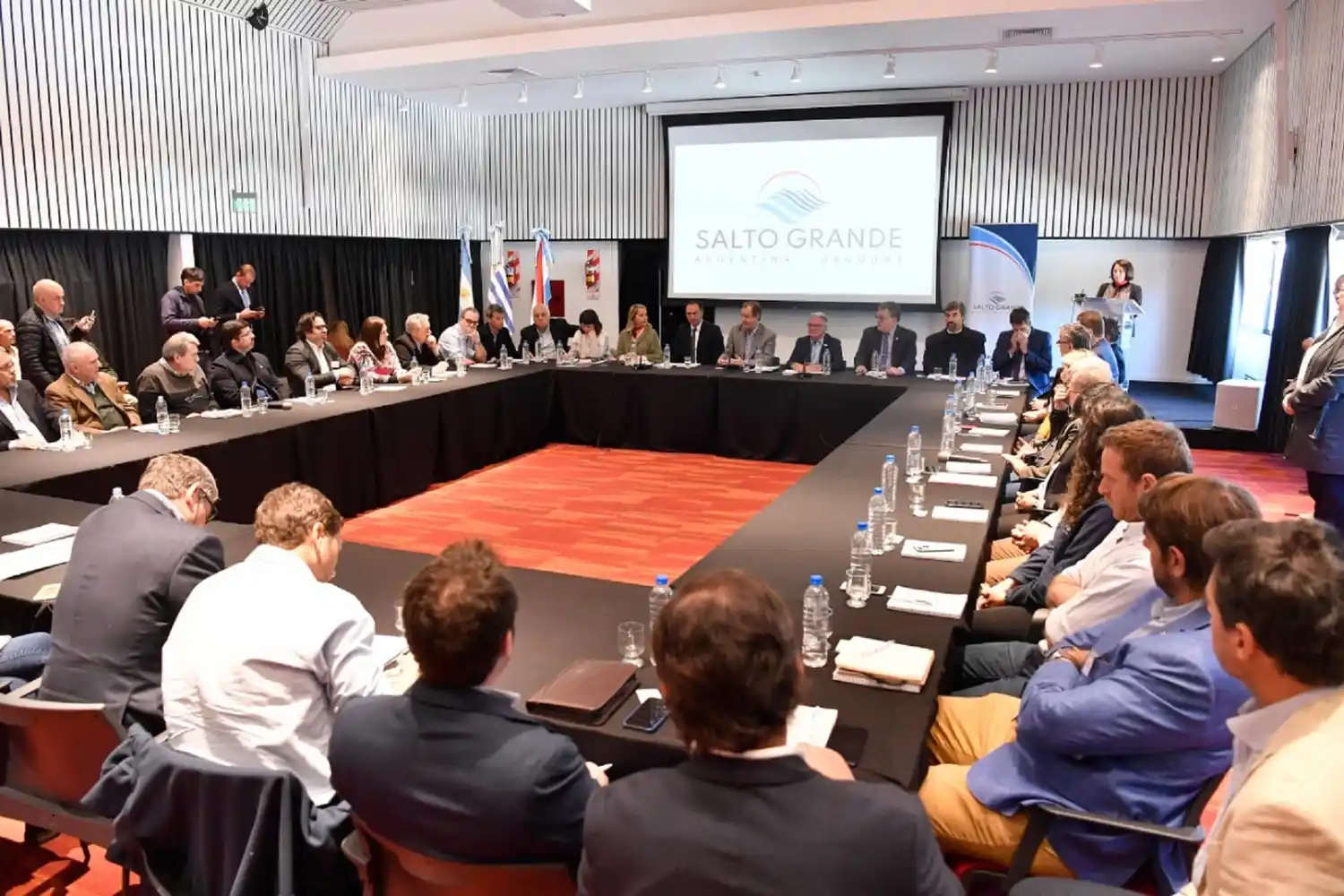 Entre Ríos y Uruguay se unen para impulsar la producción de cáñamo y cannabis medicinal