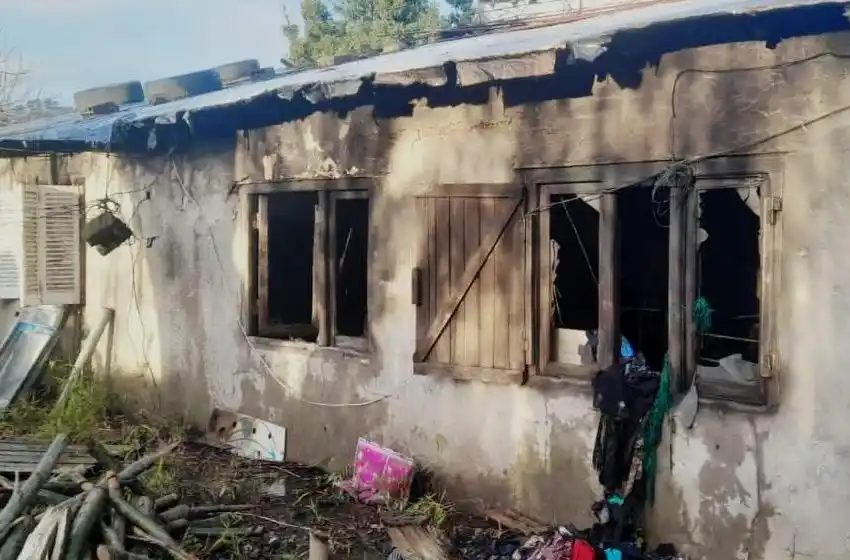 Importante incendio de una vivienda en el barrio Parque Hermoso