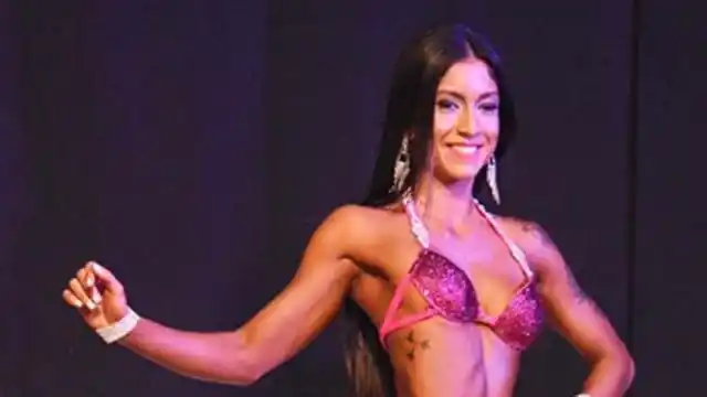 Una "chica fitness" culpó a su entrenador por una hemorragia cerebral
