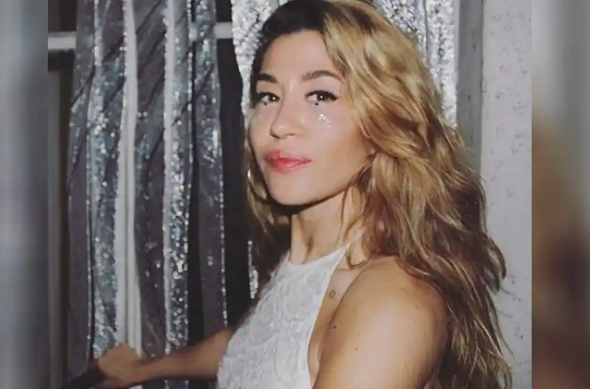 El desnudo total de Jimena Barón en el Caribe con dedicatoria especial a su novio