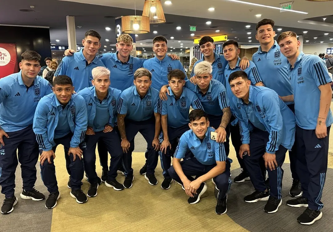 El seleccionado argentino partió rumbo a Indonesia