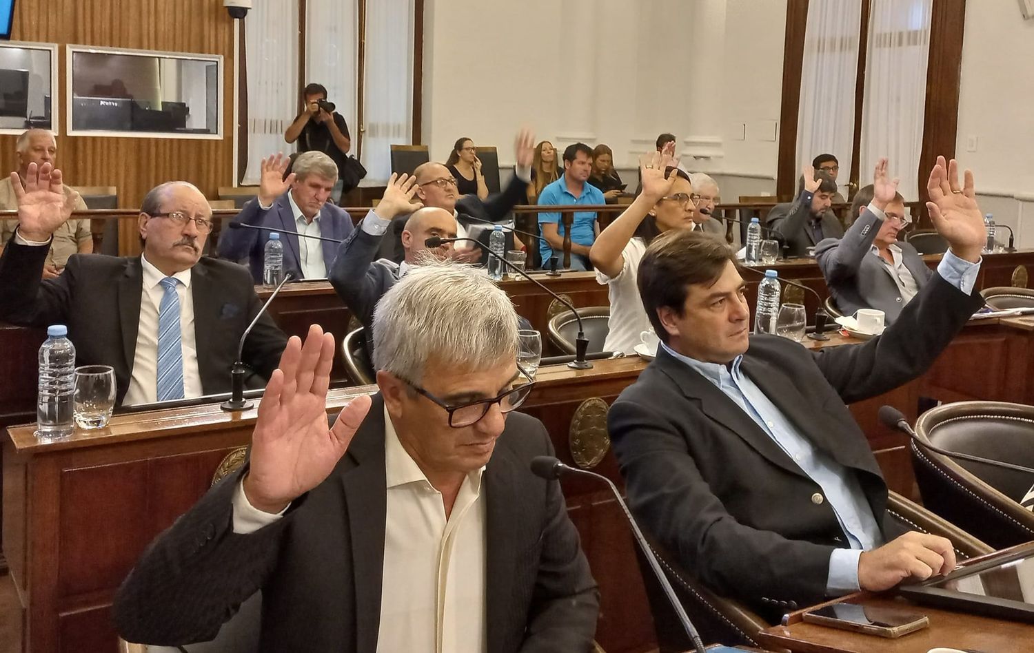 Aprobaron el proyecto de comunicación de Morchio para que se garantice agua fría y ventiladores en las escuelas