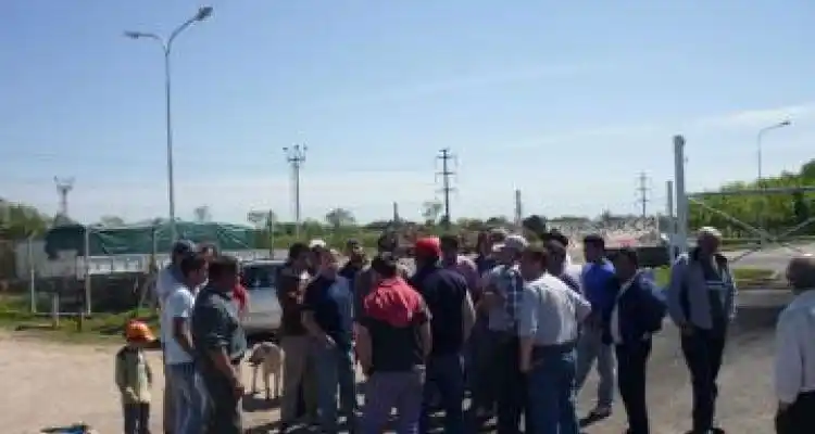 Protesta y mateada en Papel Prensa