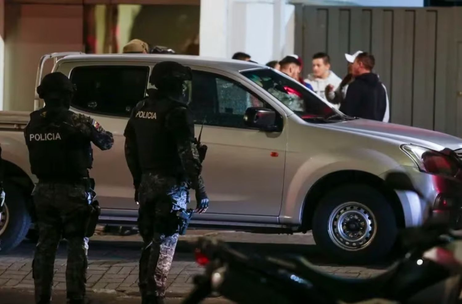 La policía mató a un sospechoso y detuvo a seis acusados por el crimen del candidato Villavicencio
