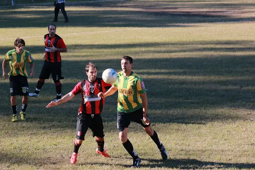 Central venció a Sarmiento y manda en la Divisional Superior 