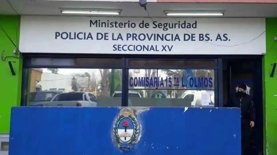 No se salva ni la Policía: En La Plata se robaron una camioneta secuestrada de la puerta de una comisaría