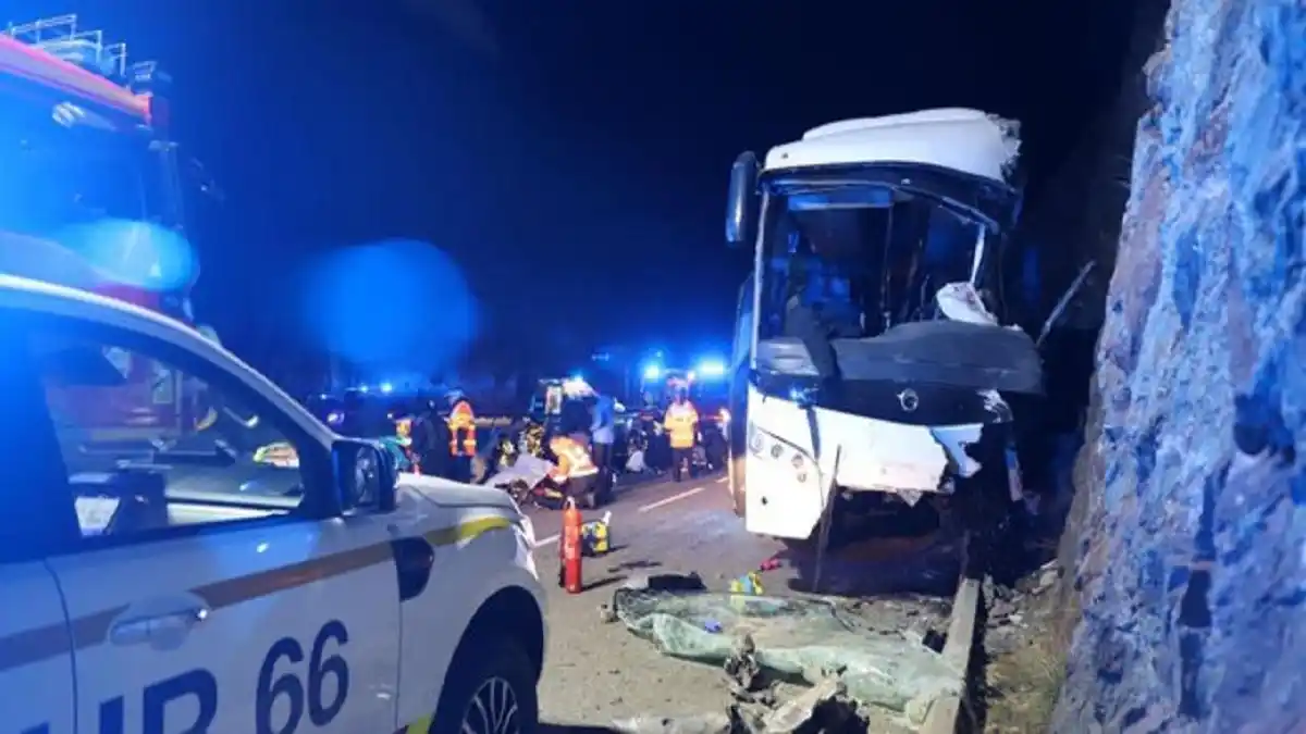 Francia investiga  accidente de autobús que transportaba a colombianos residentes en España