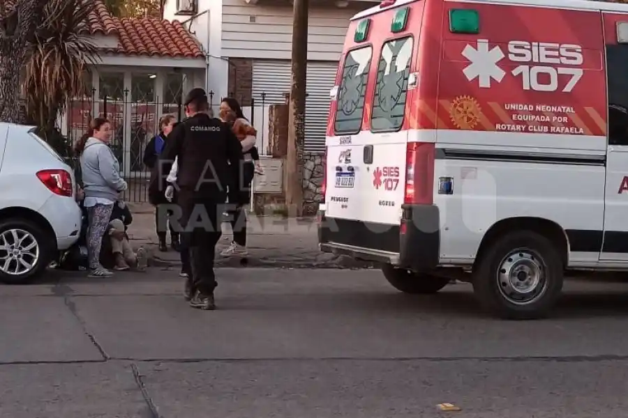 Una mujer debió ser trasladada por el 107 al hospital de Rafaela luego de ser chocada cuando iba en bicicleta