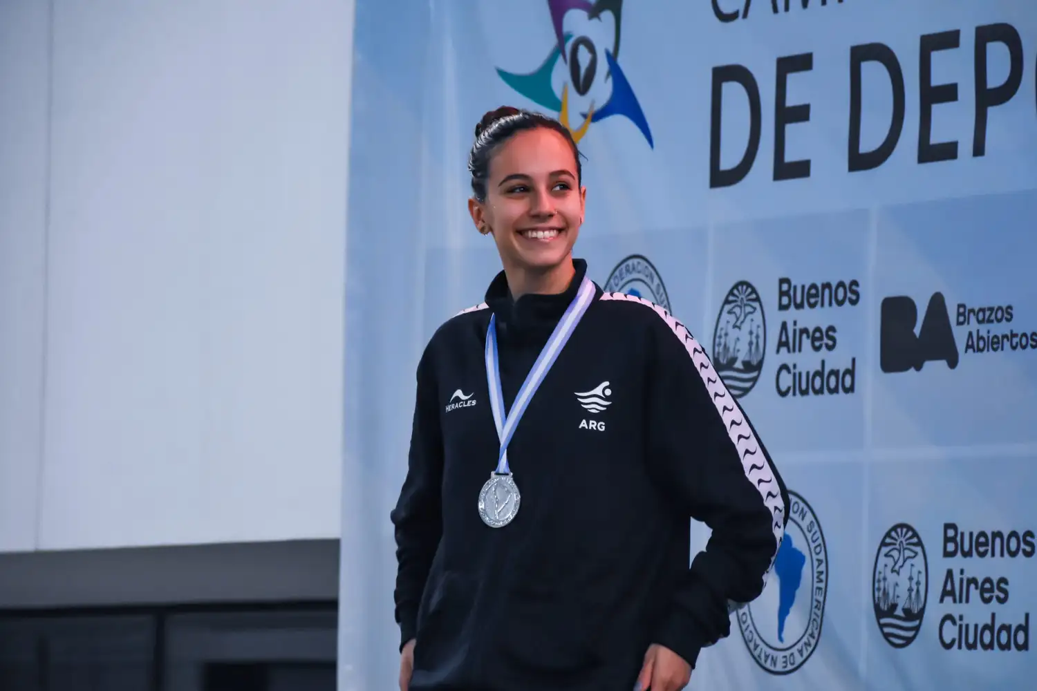 Juana Ortiz luciendo la plata en su pecho. (Foto: CADDA)
