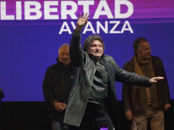 La oposición criticó la decisión del Gobierno de crear una "mesa política nacional"