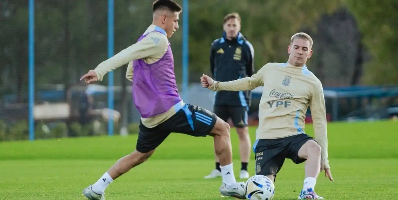 Franco Mastantuono busca afianzarse en el equipo. Crédito: AFA