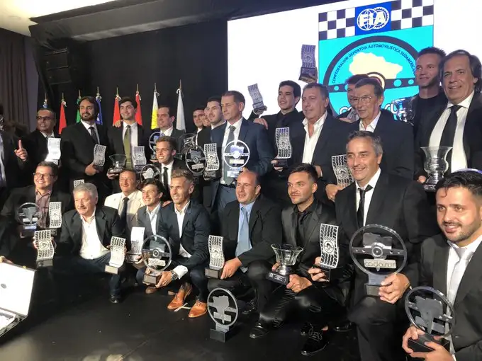 Leonel Pernía, premiado como campeón sudamericano