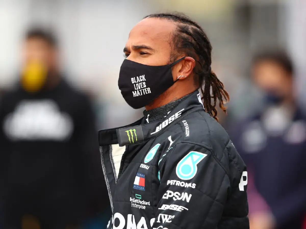 Hamilton dijo que "no hay presión" para renovar con Mercedes
