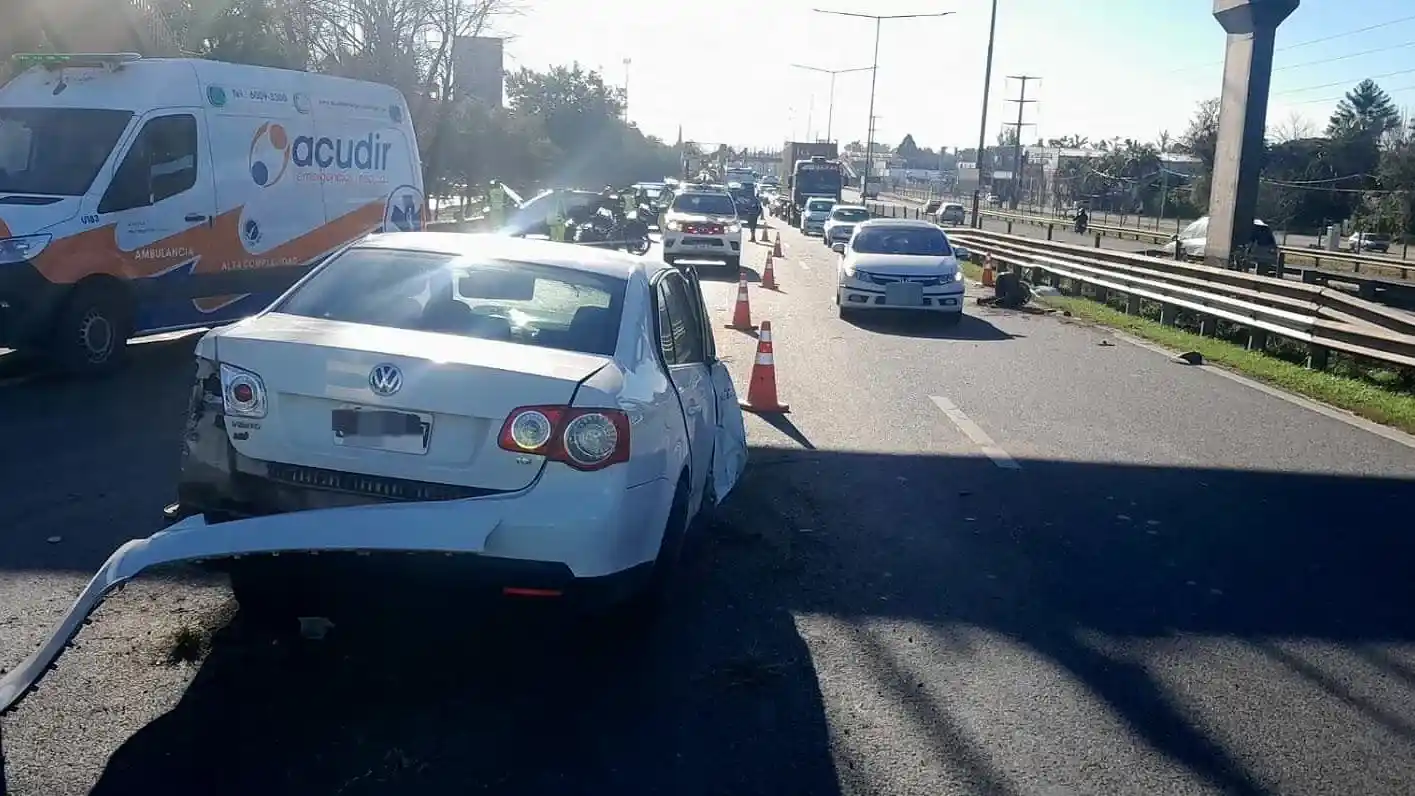 En el lugar se despliega un intenso operativo (Foto @Autopistasdel Sol)