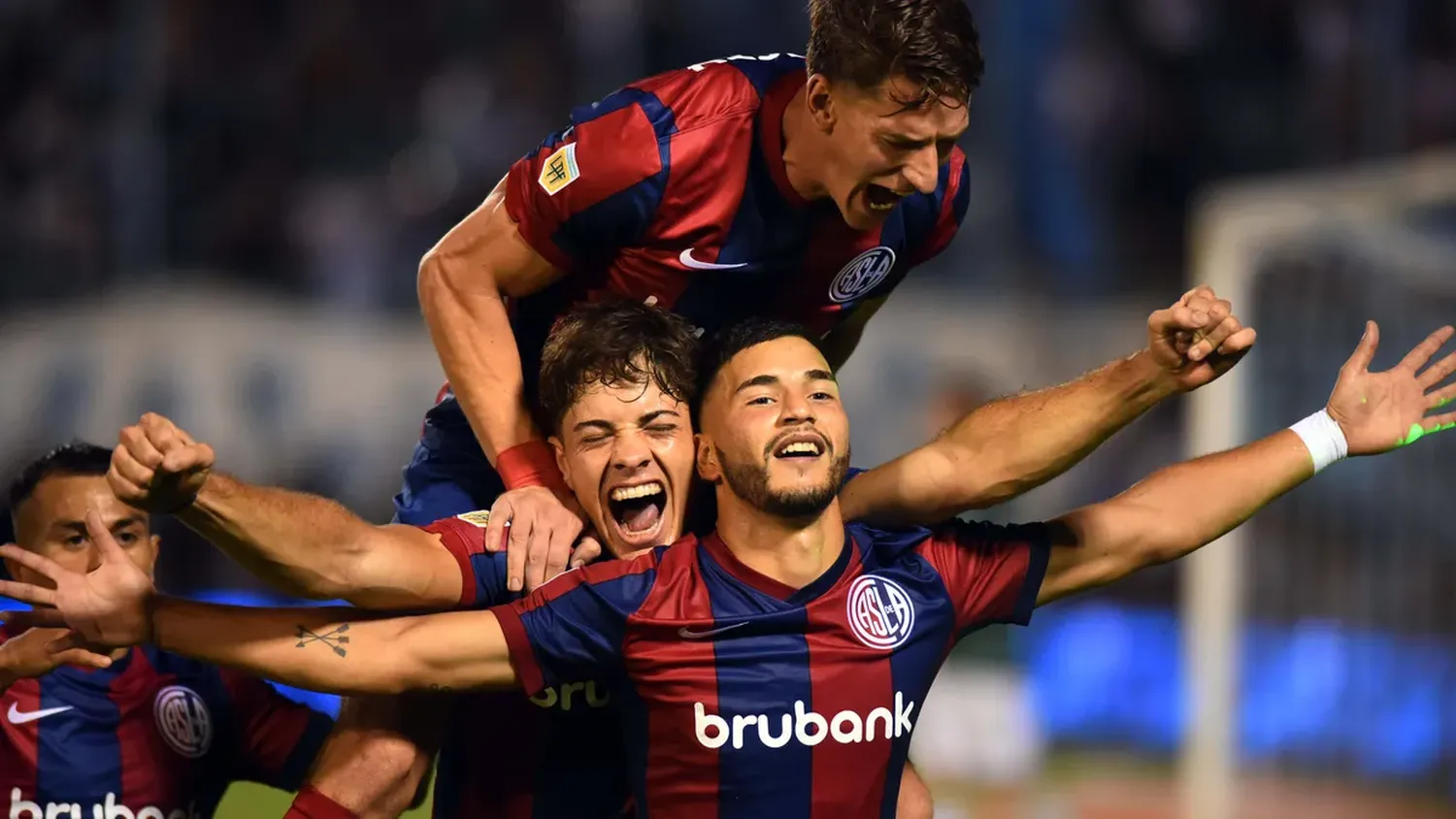 San Lorenzo ganó 3 a 1 en Tucumán y le puso presión a River