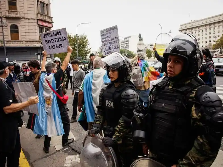 “La marcha más grande”: se movilizan jubilados, trabajadores del Garrahan y el colectivo Ni Una Menos