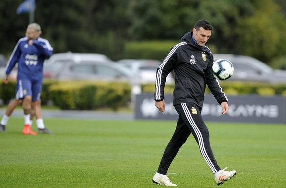 Con la sorpresa Martínez en el arco, Scaloni tiene casi todo definido para recibir a Ecuador
