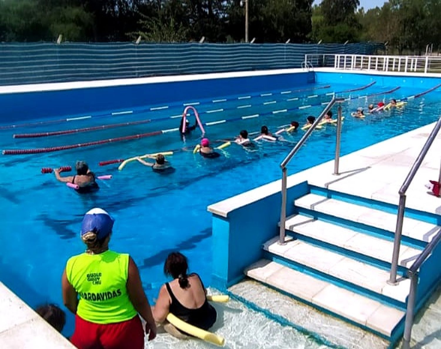 La Caja de Jubilaciones pone en marcha la Escuela de Natación para las y los hijos de municipales