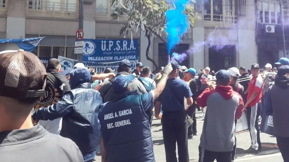 Sigue el conflicto con los vigiladores privados y amenazan con paros en refinerías, puertos y aeropuertos