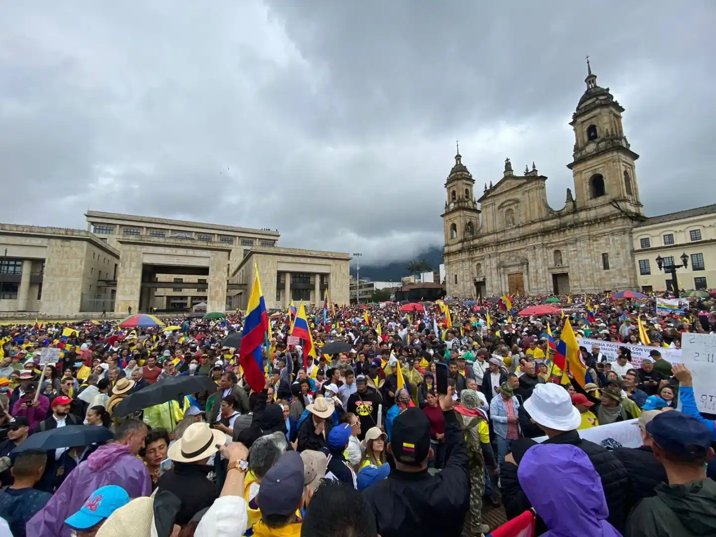 POPULARIDAD DE PETRO sigue en picada: realizan miles de protestas en Colombia (+Reporte)