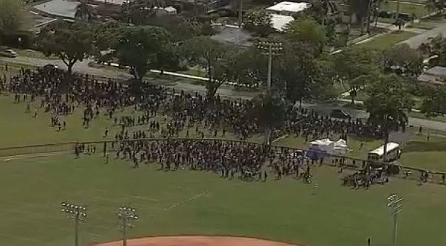 ¡SEMBRÓ TERROR! Adolescente creó falsas amenazas de bomba en escuelas en Florida