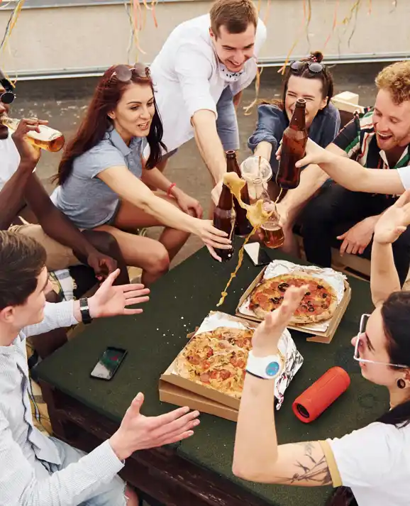 Dinero y amistad: cuando la economía personal tensiona los vínculos y los planes compartidos