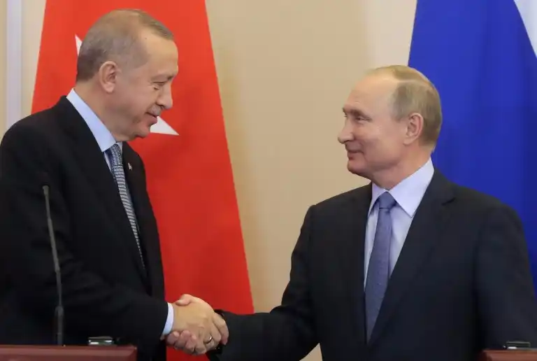 Histórico acuerdo entre Rusia y Turquía para el despliegue de patrullas en Siria