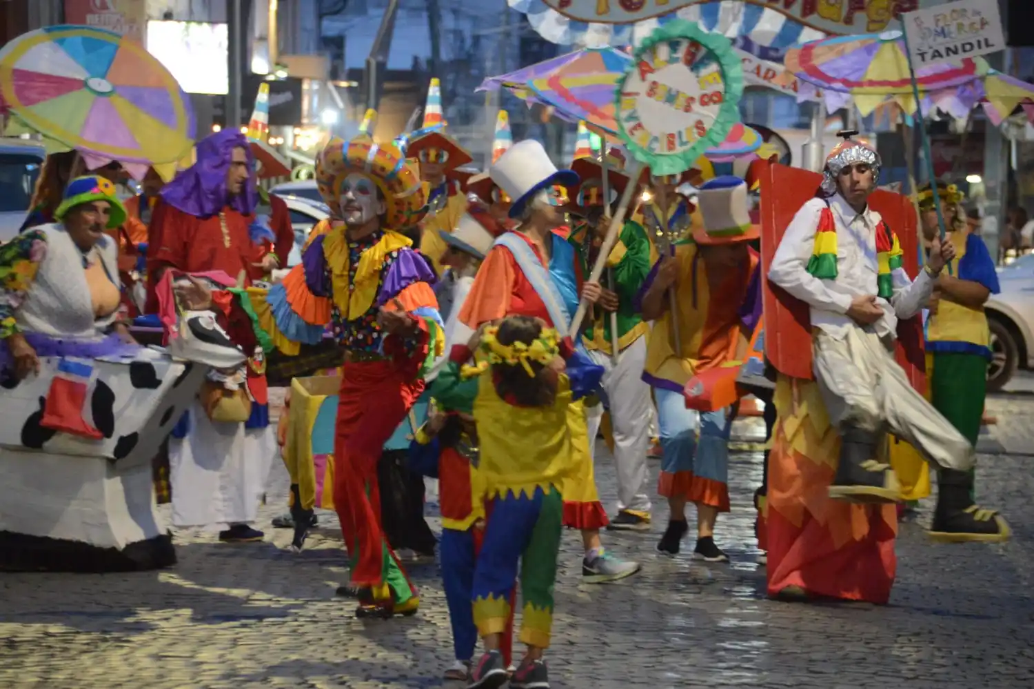 Las Llamadas del Carnaval convirtieron a Rodríguez en una peatonal por unas horas.